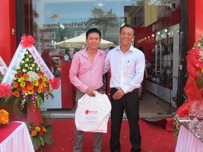 không khí khai trương nhộn nhịp tại showroom 176 điện biên ...