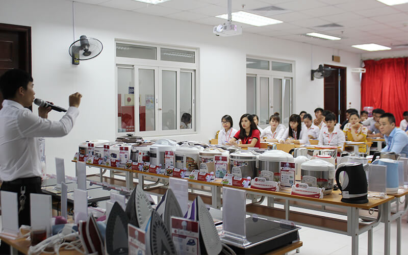 Ông Trần Quang Vinh – Trưởng phòng LAB đào tạo về kiến thức sản phẩm điện gia dụng