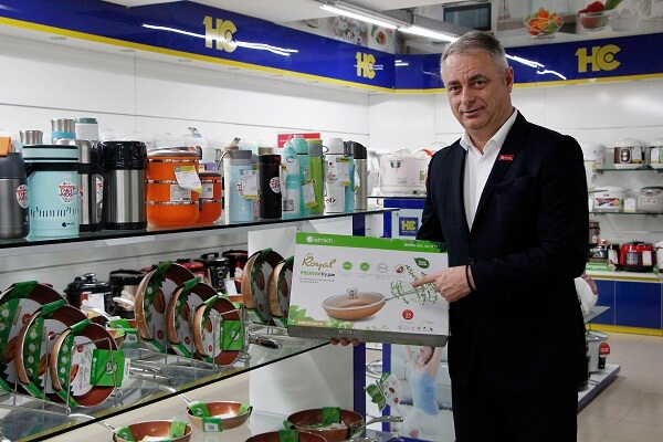 Ngài Milan Novosad - Phó chủ tịch Tập đoàn Elmich châu Âu đi thăm các điểm bán Elmich tại Hà Nội