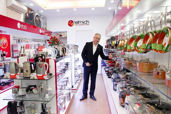 Ngài Milan Novosad - Phó chủ tịch Tập đoàn Elmich châu Âu đi thăm các điểm bán Elmich tại Hà Nội
