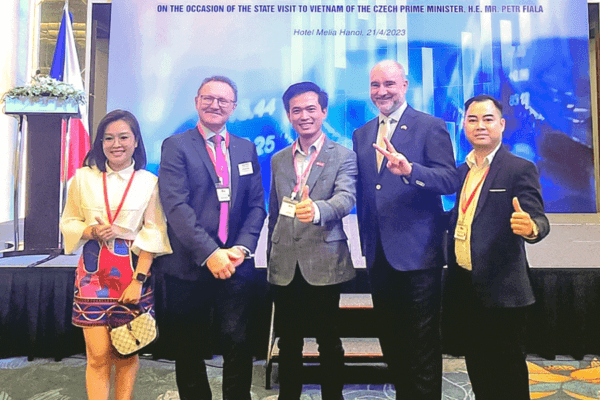 THỦ TƯỚNG CỘNG HÒA SÉC PETR FIALA MONG RẰNG ELMICH TĂNG CƯỜNG KẾT NỐI HƠN NỮA ĐẦU TƯ GIAO THƯƠNG GIỮA SÉC & VIỆT NAM