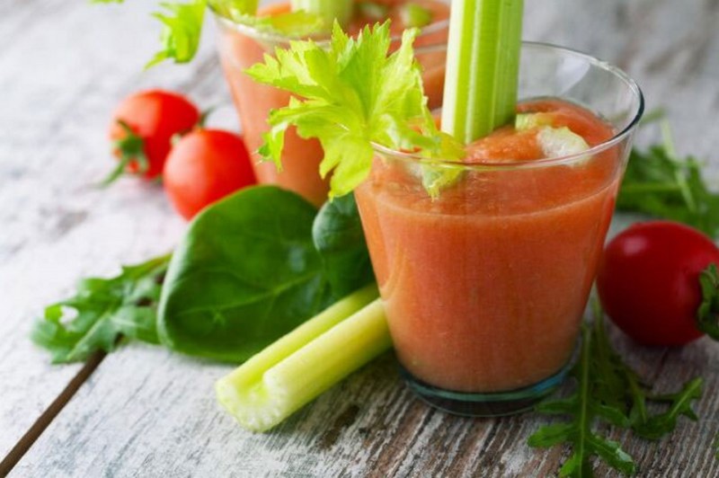 Thêm cà chua - chanh vào nước cần tây bổ sung nhiều chất dinh dưỡng