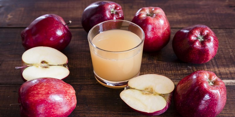Nước ép táo giúp tăng sức đề kháng và trẻ hóa làn da