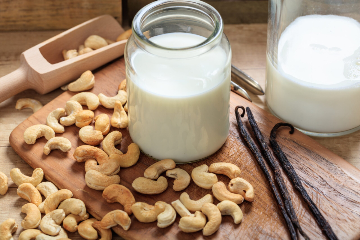 3 cách làm sữa hạt điều thơm ngon, tốt cho sức khỏe