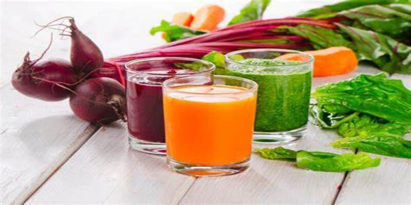 Nước ép cải bó xôi mix củ dền và cà rốt chứa nhiều Vitamin tốt cho da