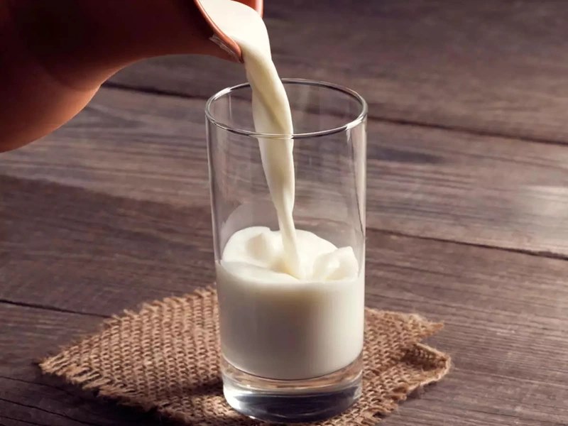 Sữa hạt và sữa bò là thức uống giàu dinh dưỡng tốt cho cơ thể