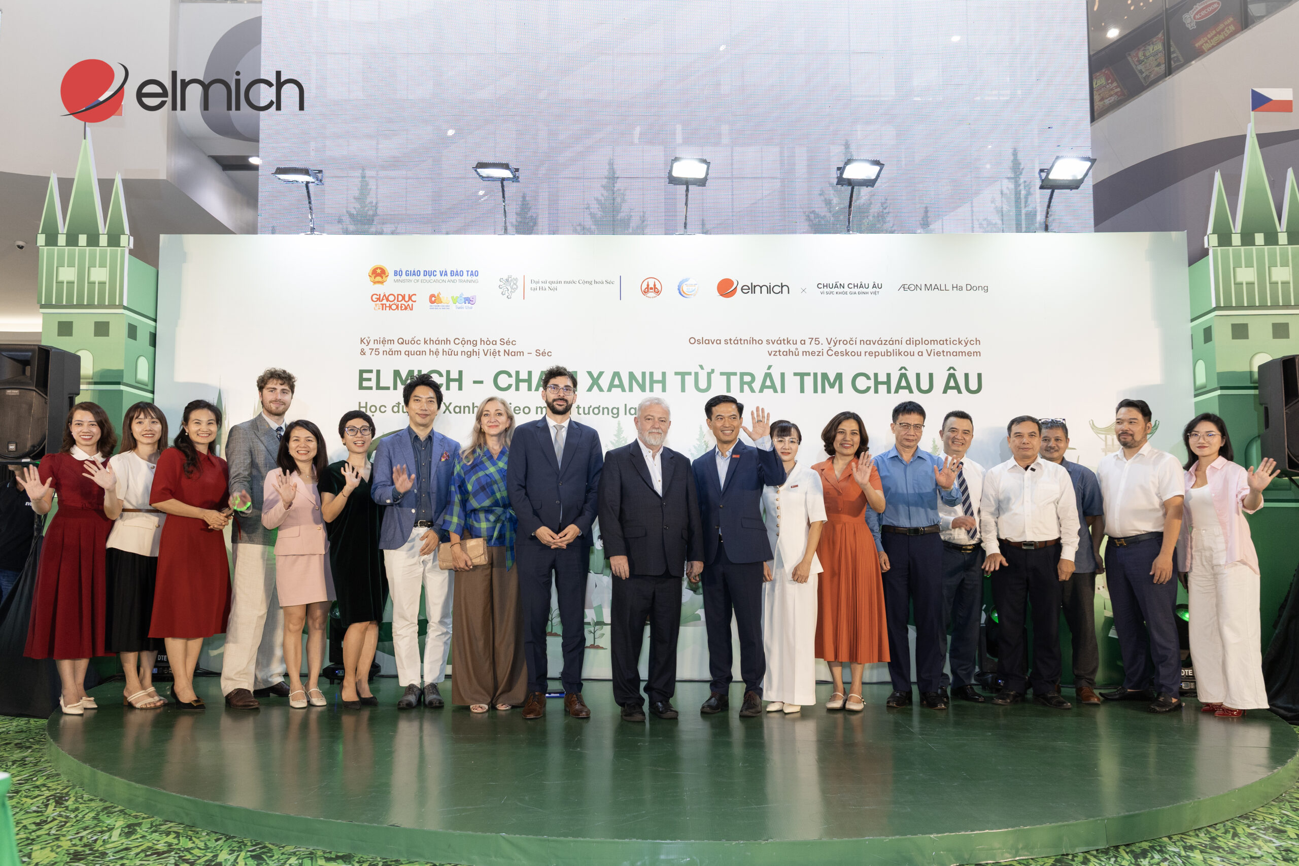 Elmich lan tỏa tinh thần sống xanh qua sự kiện “Chạm xanh từ trái tim Châu Âu”